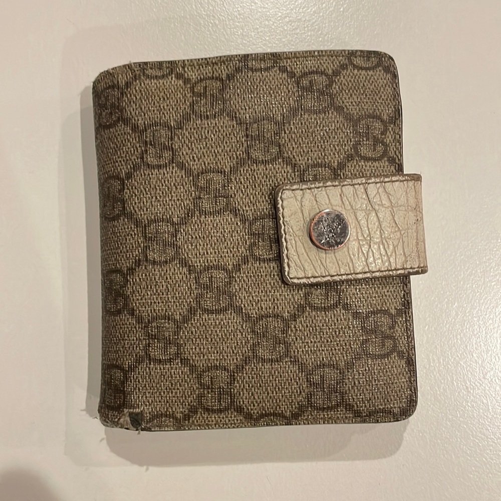 Authentic Gucci Wallet Leather with classic stamp